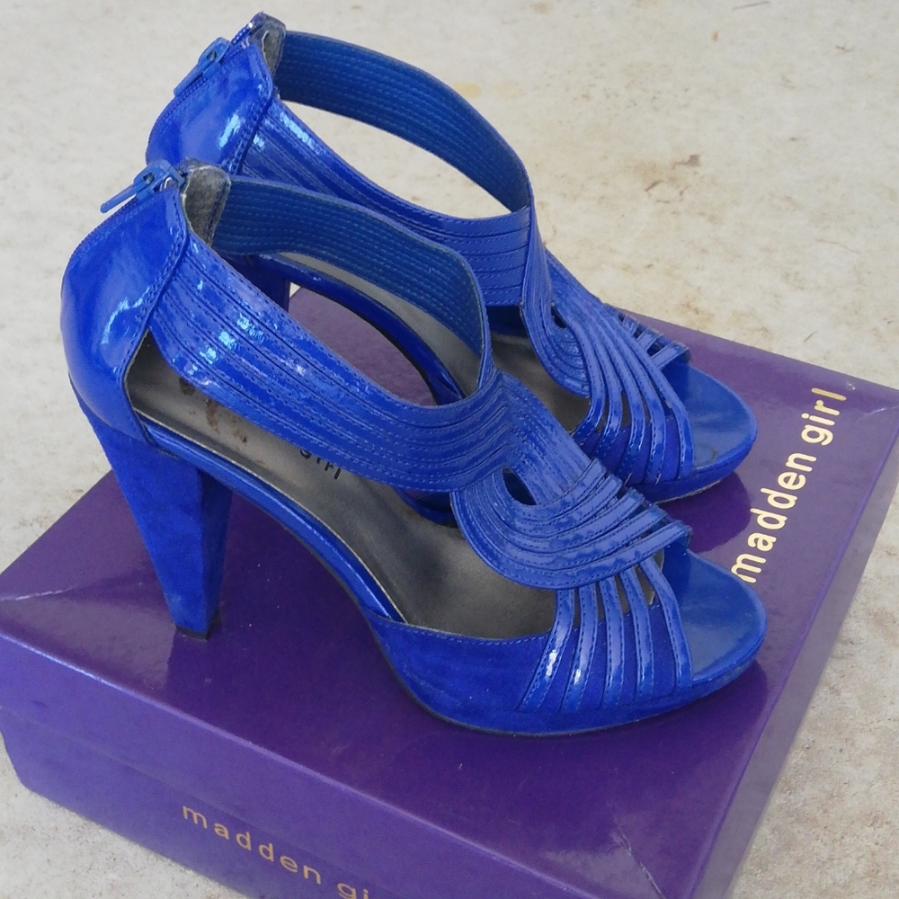 Shoes - Picture 2 of 5